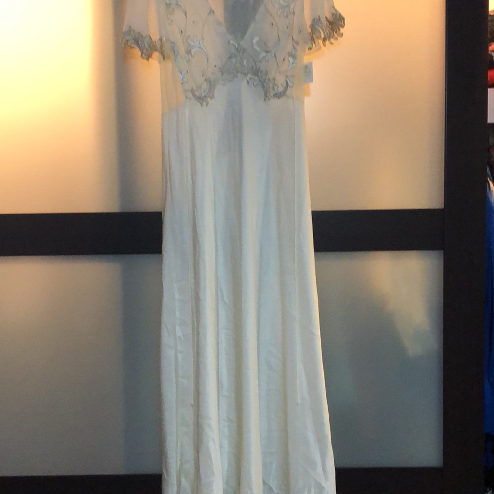 Long Gown - Picture 5 of 11